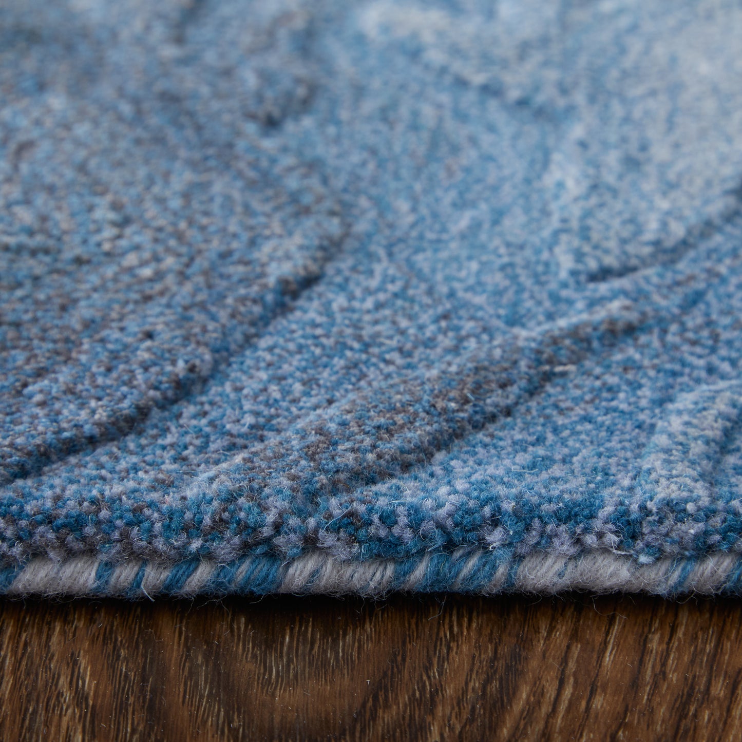 Kawai Modern/Nautical & Coastal/Bohemian & Eclectic Blue/Black/Gray Accent Rug