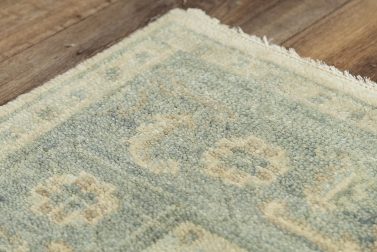 Belmont BMT960 Ivory/Blue Hand Knotted Rug - Rizzy