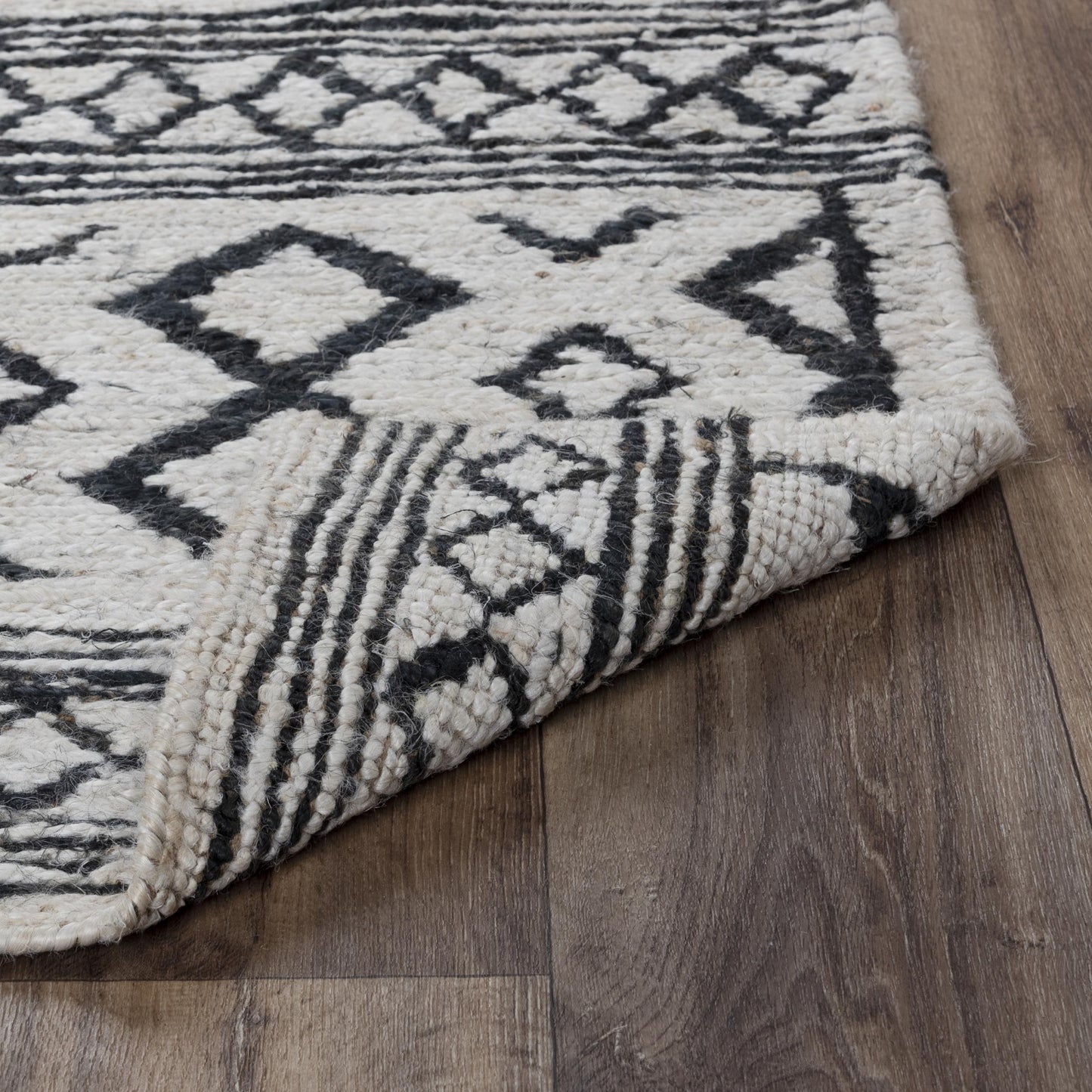 Bengal BNL938 Beige/Black Hand-Woven Rug - Rizzy