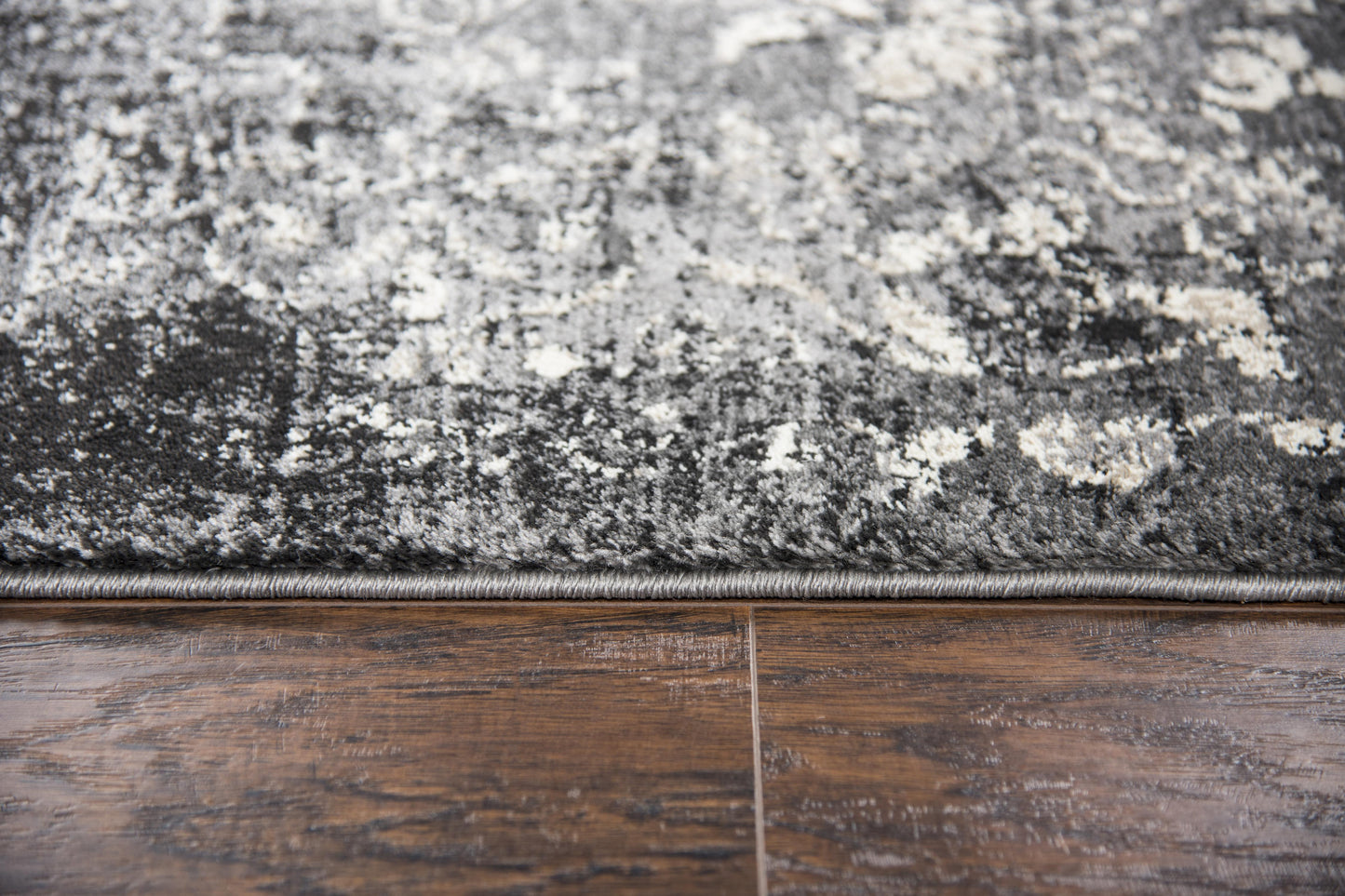Panache PN6971 Gray/Black Machine-Made Rug - Rizzy