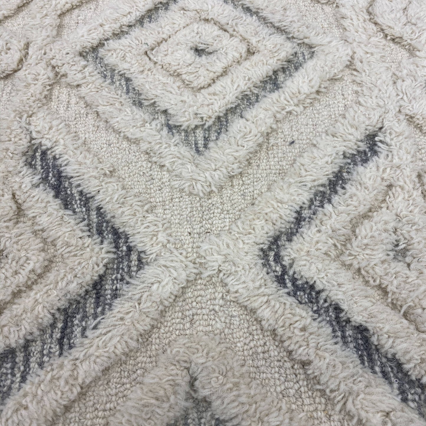 Sinuous-54115 Casual Hand-Tufted Cream/Light Blue/Gray Cotton Indoor Area Rug - LR Home