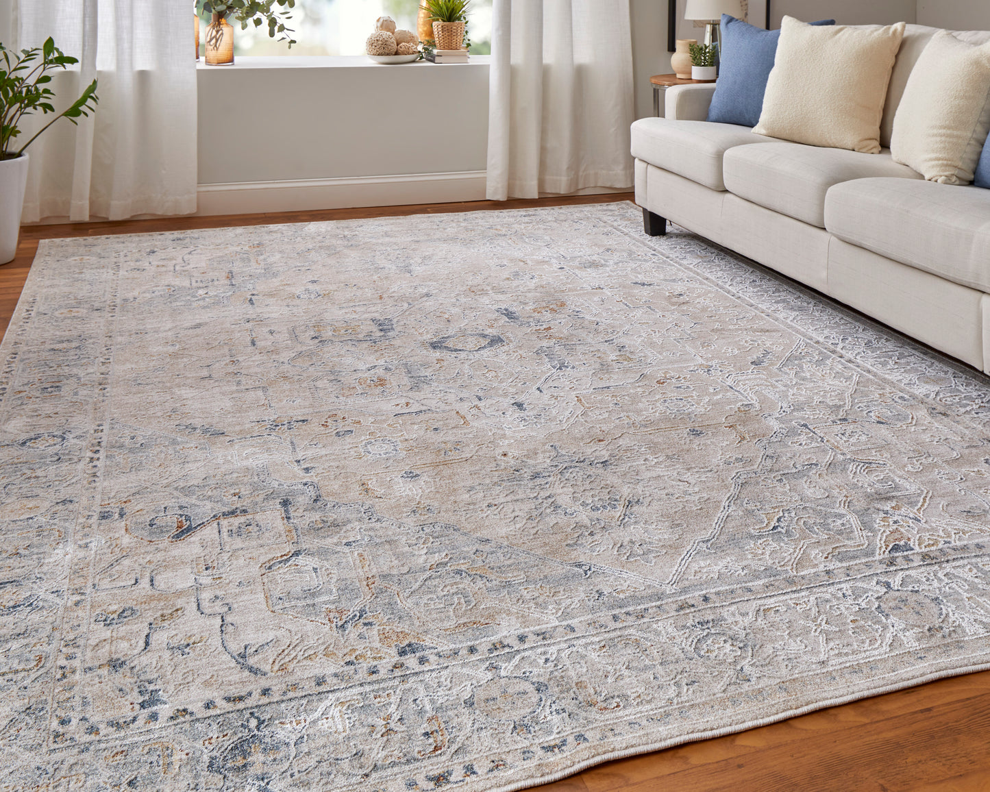 Pasha Transitional/Bohemian & Eclectic/Global Ivory/Taupe/Blue Area Rug