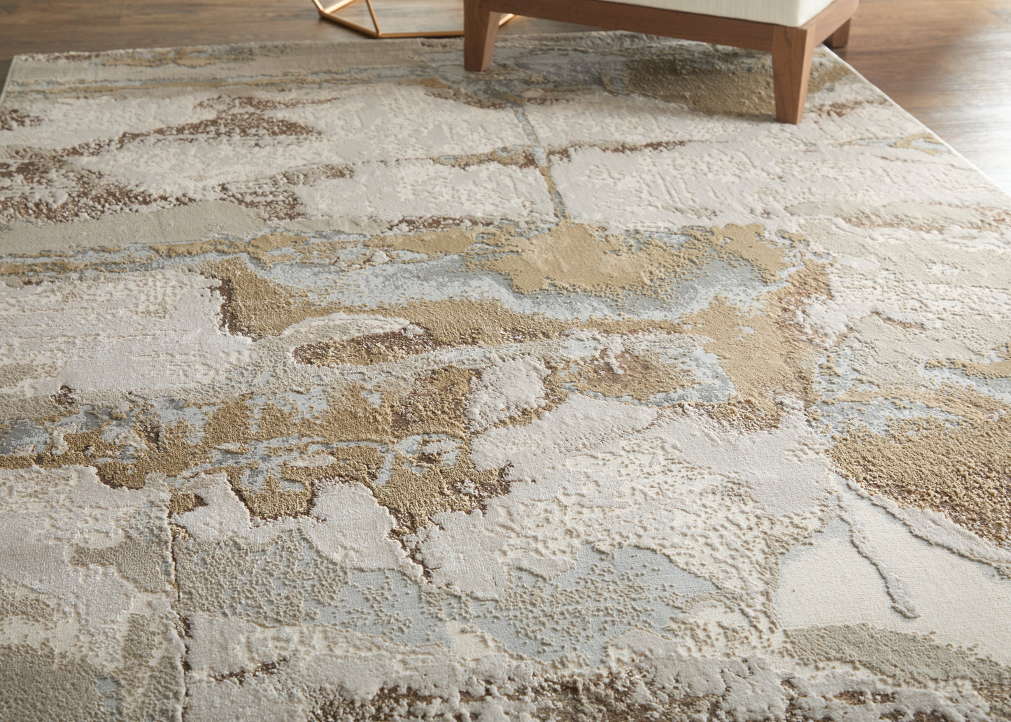 Aura Modern/Casual Gray/Ivory/Gold Accent Rug