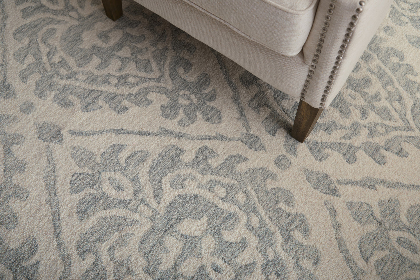 Belfort Traditional/Global Ivory/Gray Area Rug