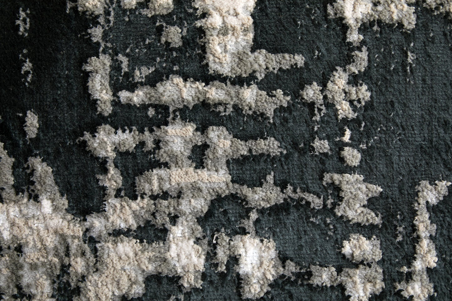 Micah Modern/Industrial Black/White/Gray Accent Rug