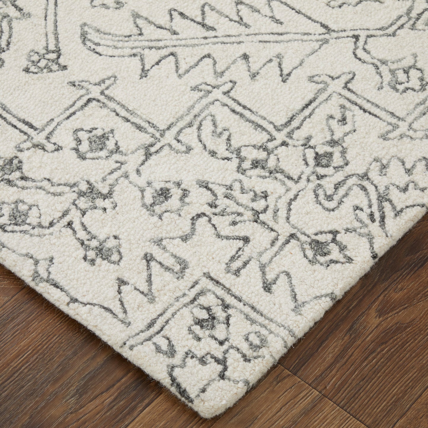 Belfort Transitional/Vintage/Classic White/Gray Area Rug