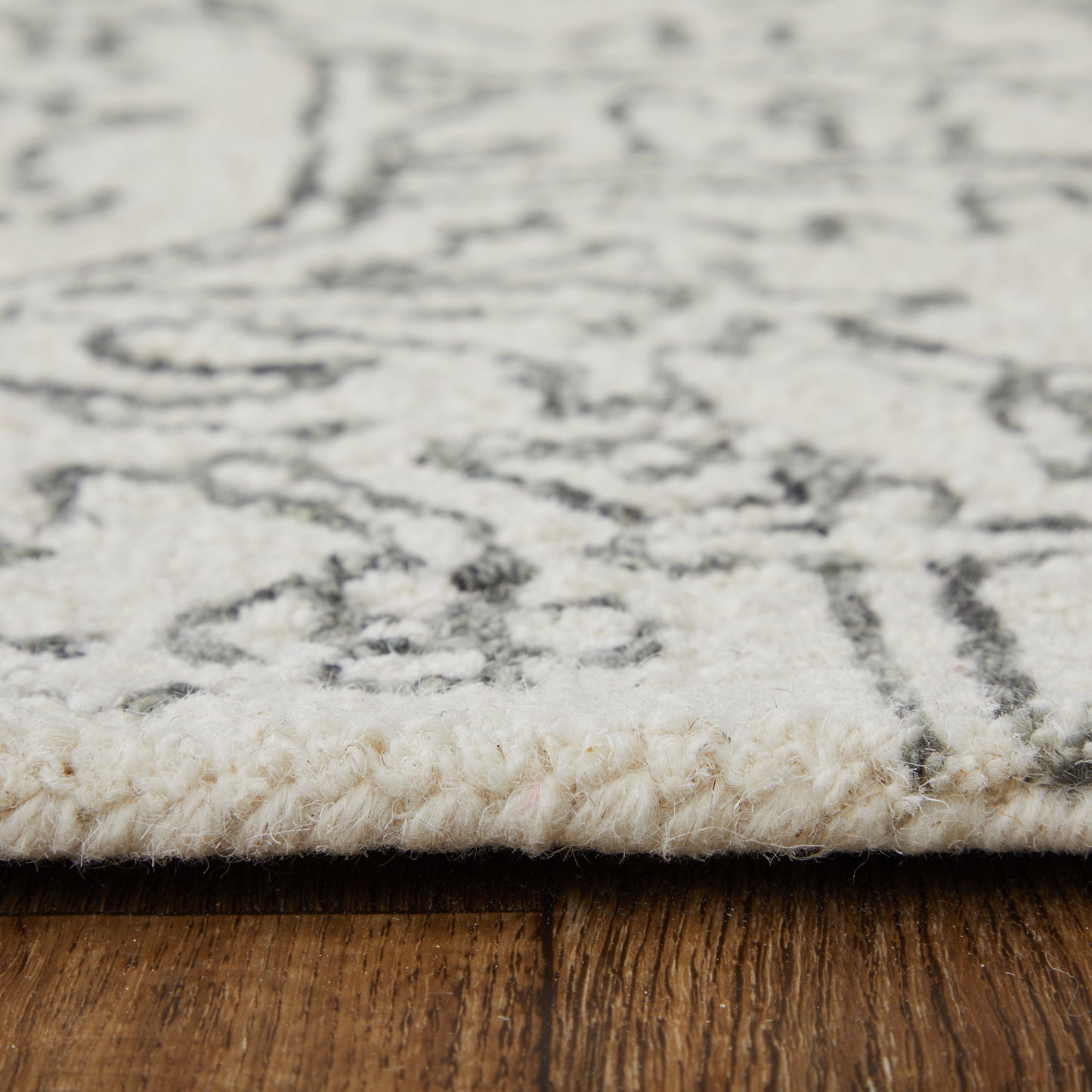 Belfort Transitional/Vintage/Classic White/Gray Area Rug