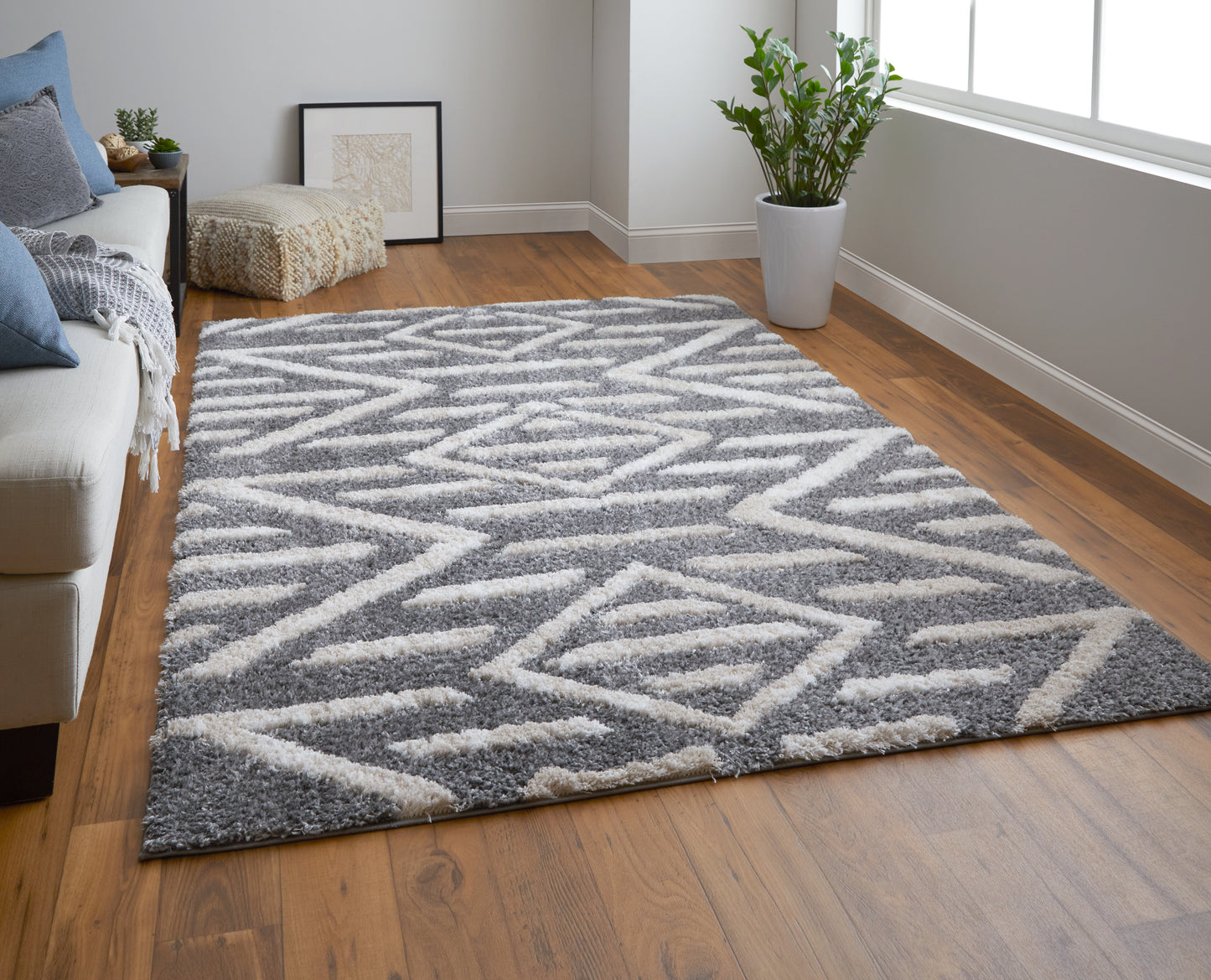 Mynka Transitional/Bohemian & Eclectic/Farmhouse Diamond/Geometric Gray/Ivory - Feizy Rug