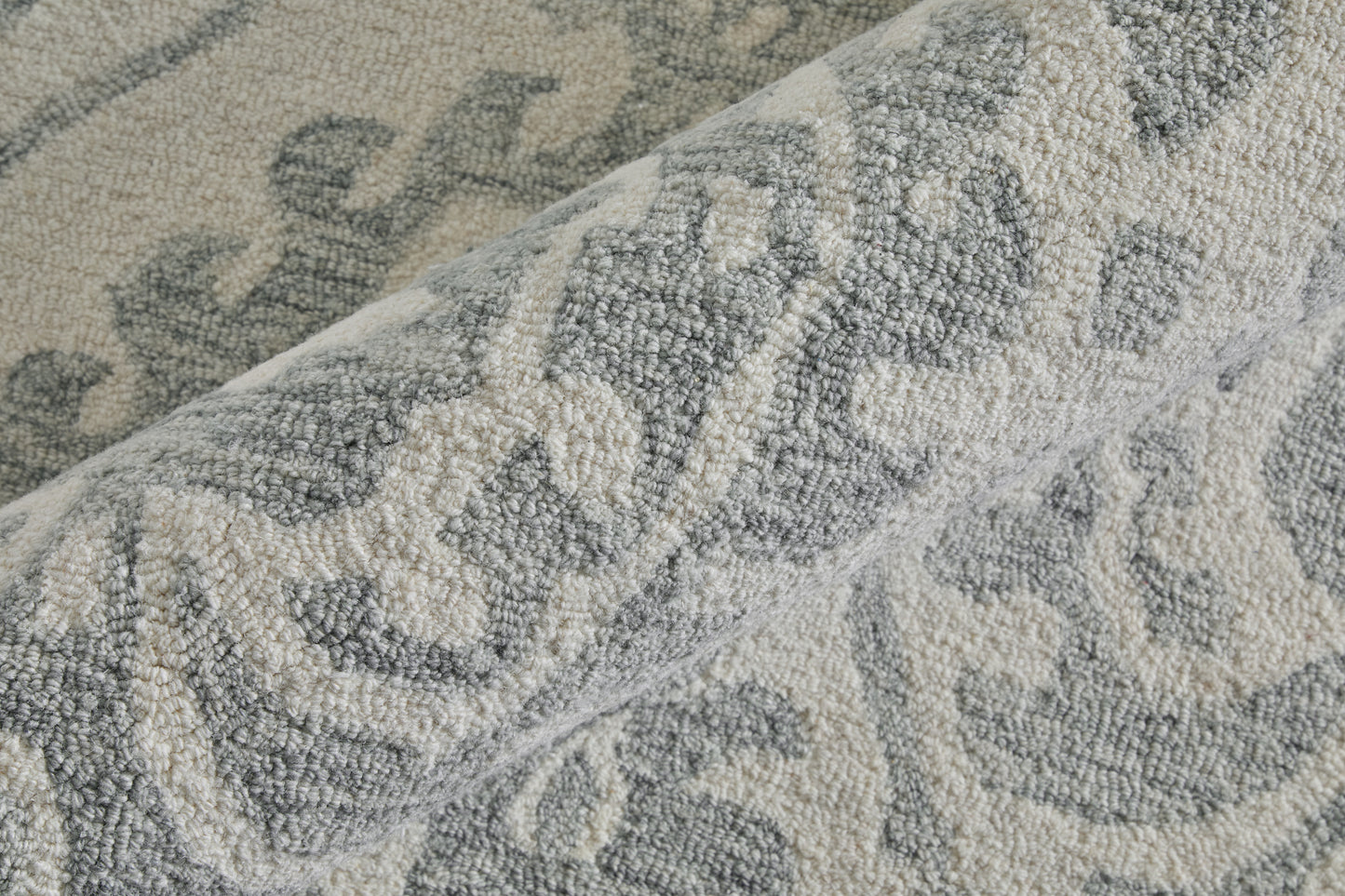 Belfort Traditional/Global Ivory/Gray Area Rug