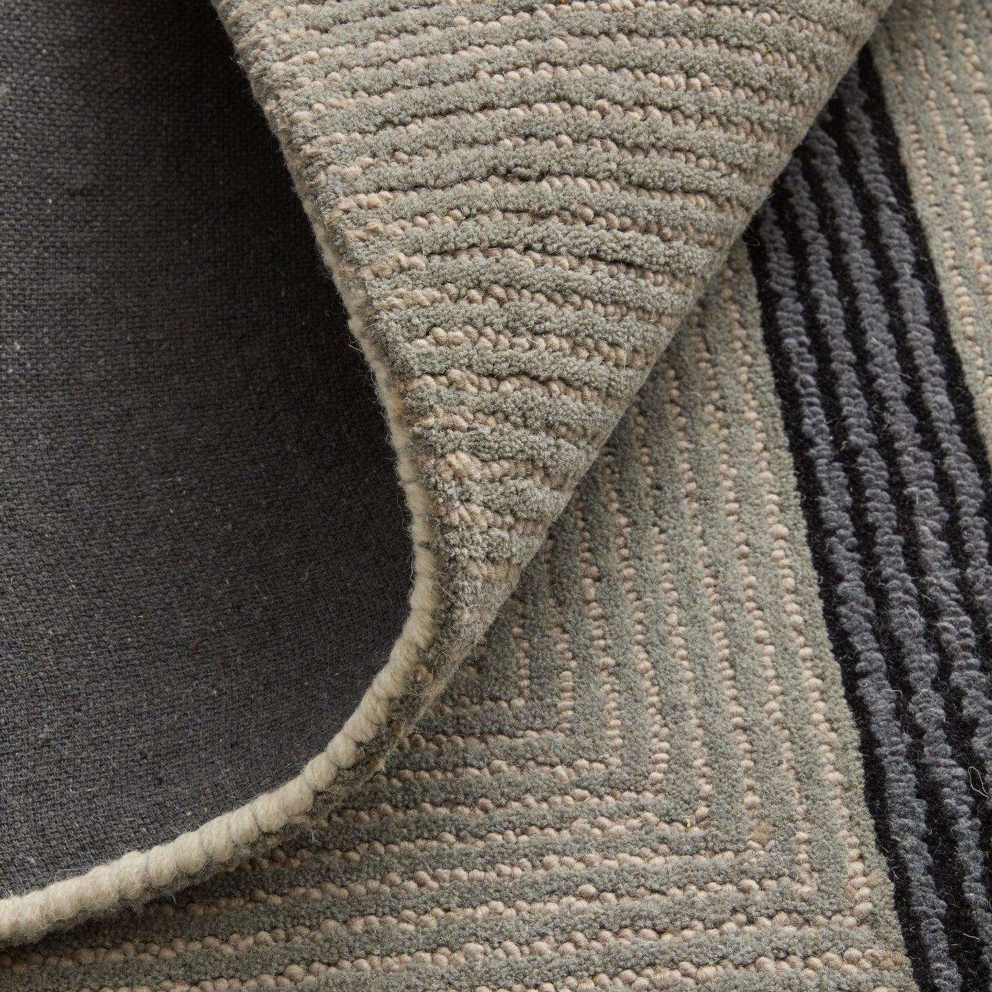 Maguire Transitional/Industrial/Mid-Century Modern Taupe/Black Accent Rug