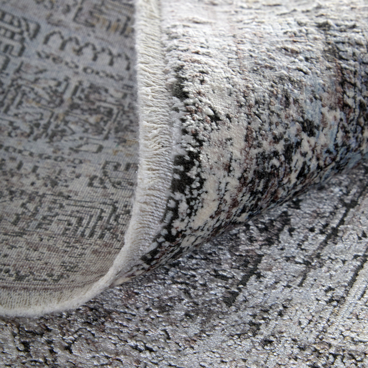 Sarrant Transitional/Bohemian & Eclectic/Casual Medallion/Distressed/Persian Gray/Silver/Ivory 3966 - Feizy Rug