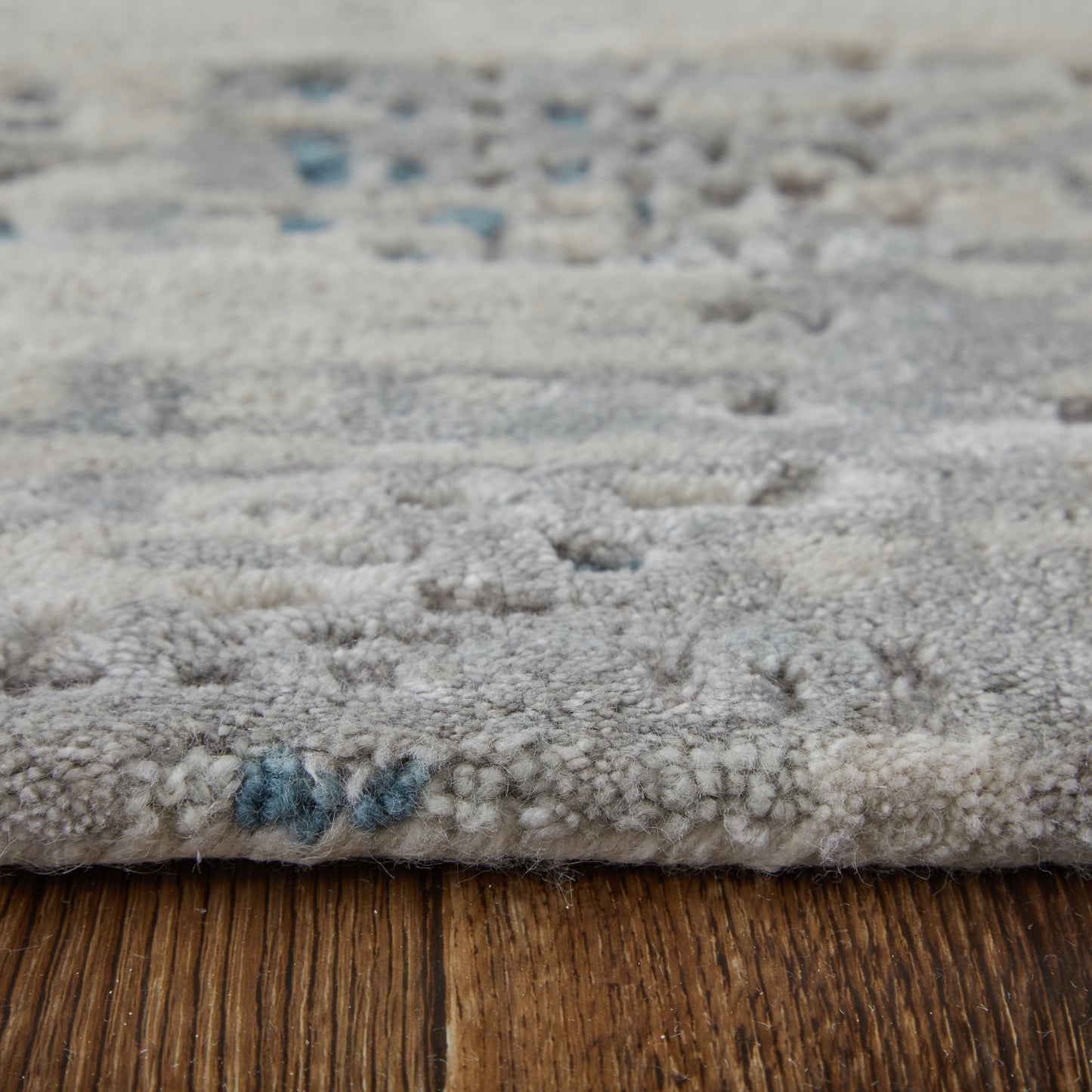 Zarah Modern/Bohemian & Eclectic Gray/Taupe/Blue Accent Rug