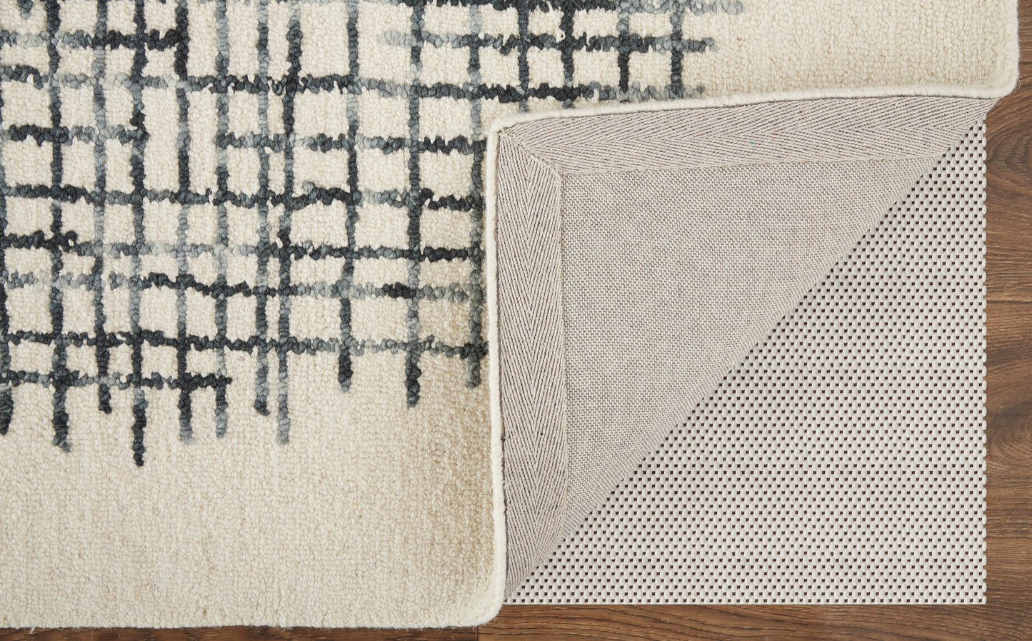 Maddox Transitional/Casual Ivory/Gray/Black Accent Rug