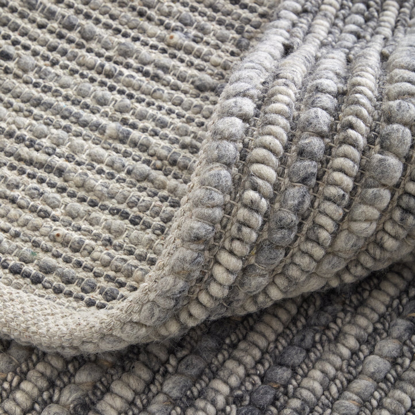 Herrick Modern/Casual Ivory/Gray Accent Rug