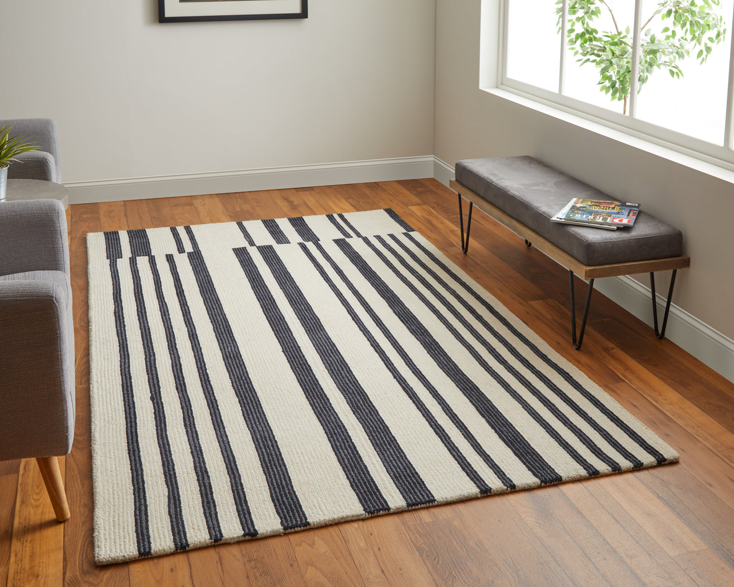 Maguire Transitional/Industrial/Mid-Century Modern Ivory/Black Accent Rug