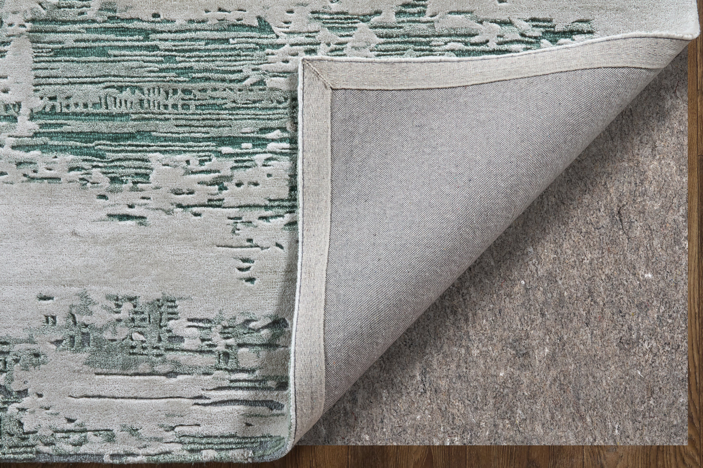 Zarah Modern/Bohemian & Eclectic Green/White Accent Rug