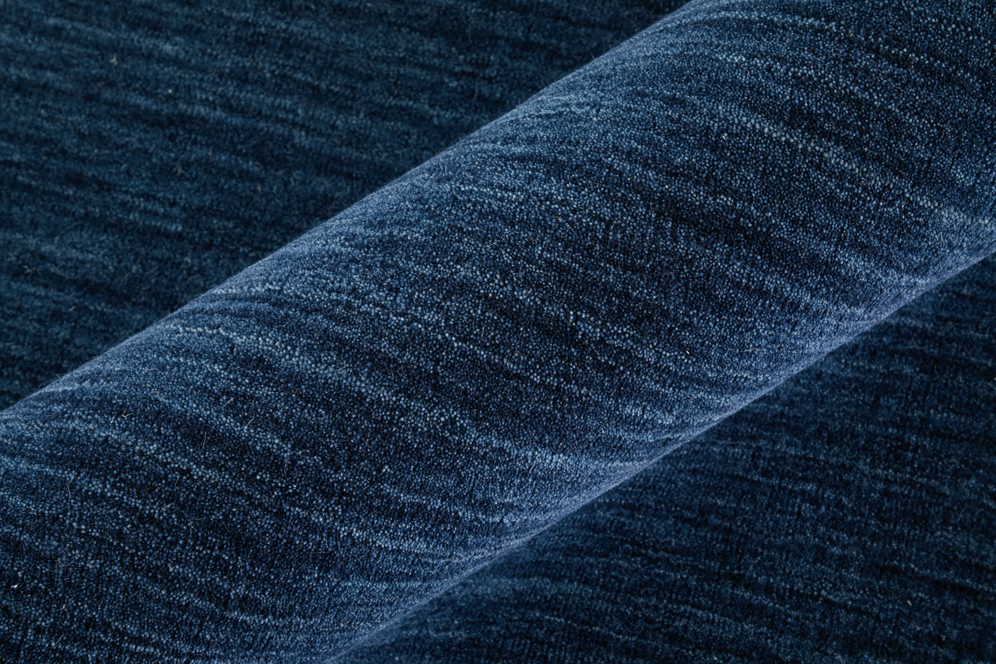 Luna Modern/Casual Blue Area Rug