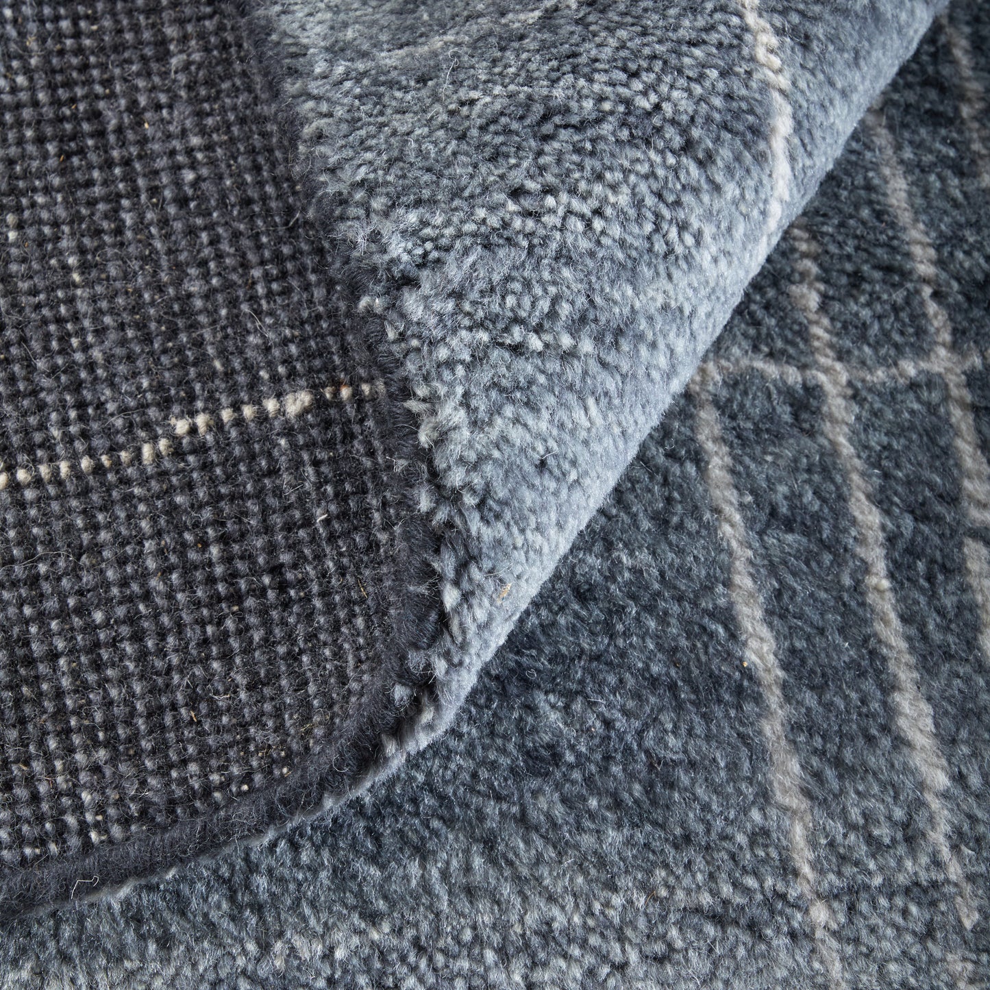 Agape Modern/Bohemian & Eclectic Abstract/Geometric/Distressed Gray/Ivory - Feizy Rug