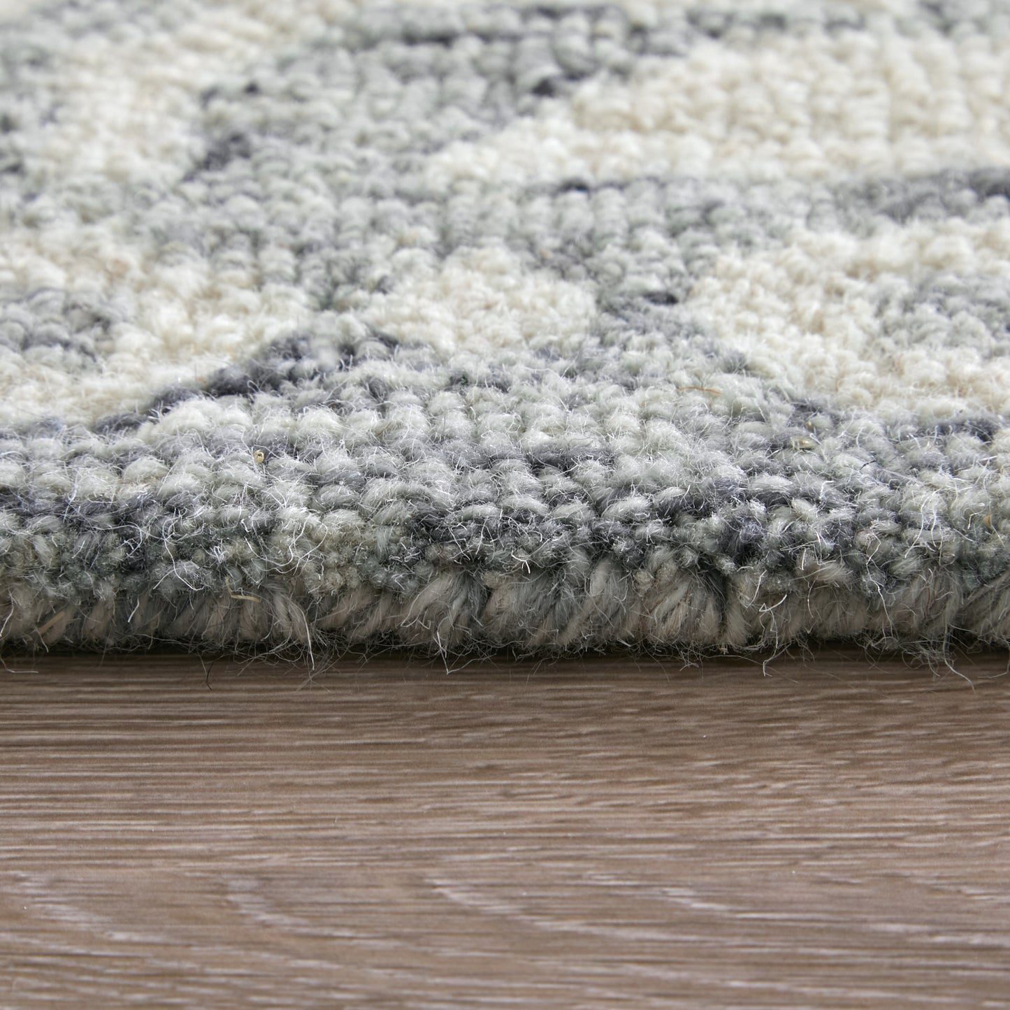 Belfort Traditional/Casual/Global Gray/White Area Rug