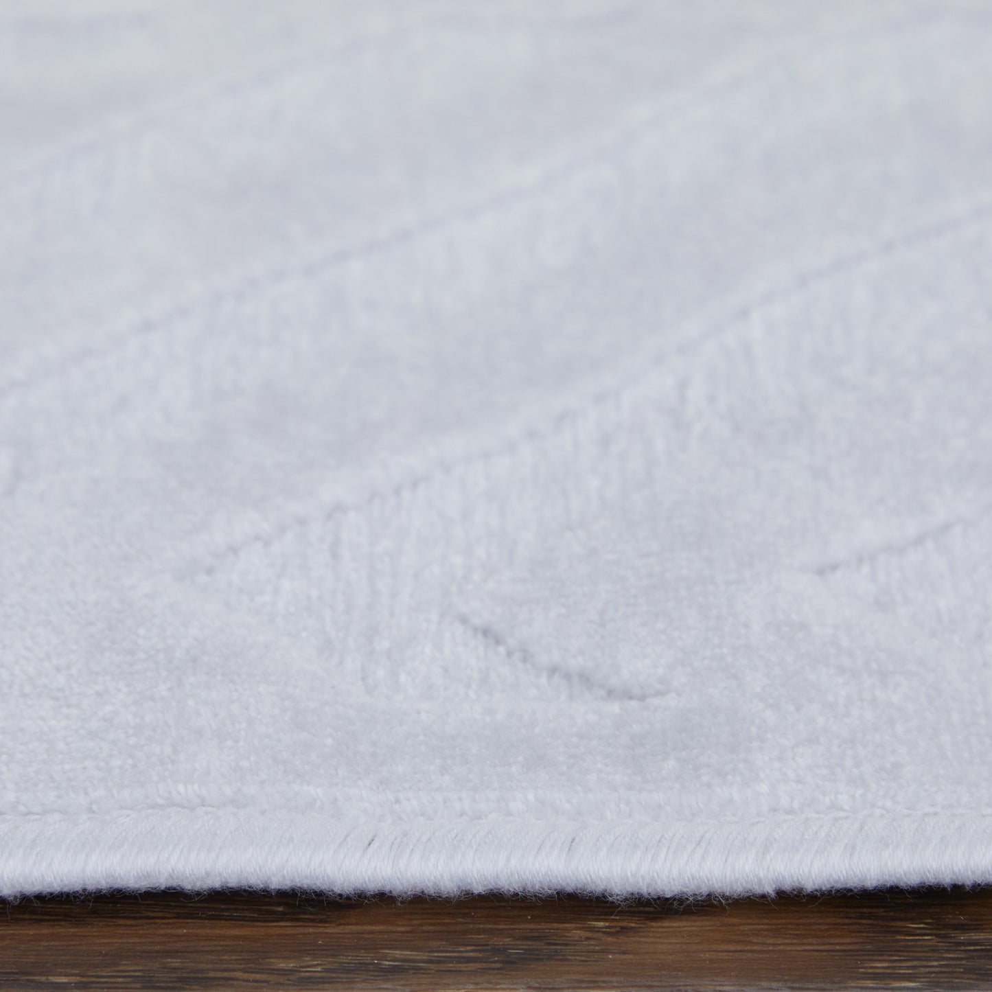 Saphir Mira Modern/Casual Geometric/Herringbone White - Feizy Rug