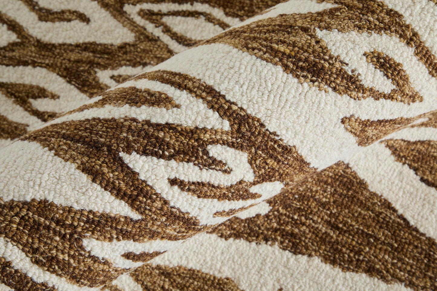 Wallace Transitional/Bohemian & Eclectic/Global Medallion/Diamond Brown/White - Feizy Rug
