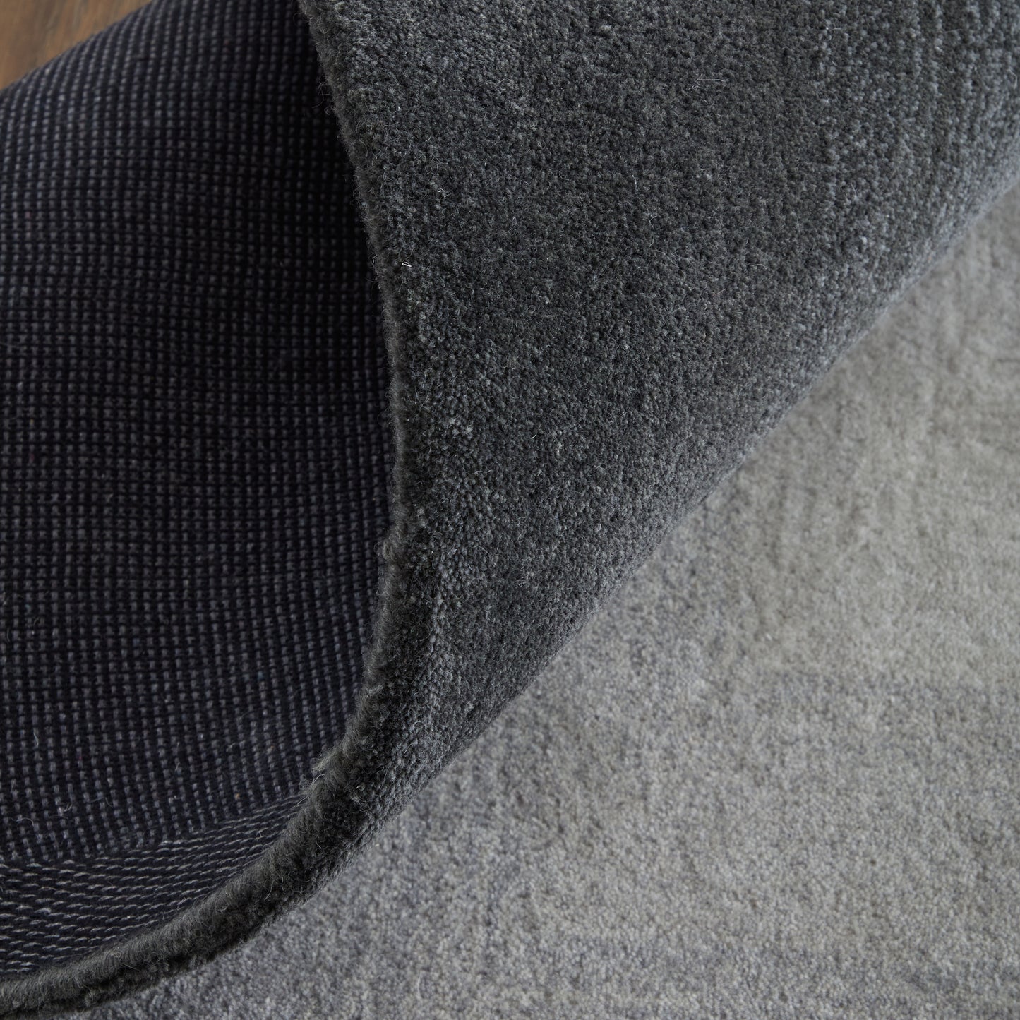 Katya Modern/Industrial/Casual Black/White/Gray Area Rug