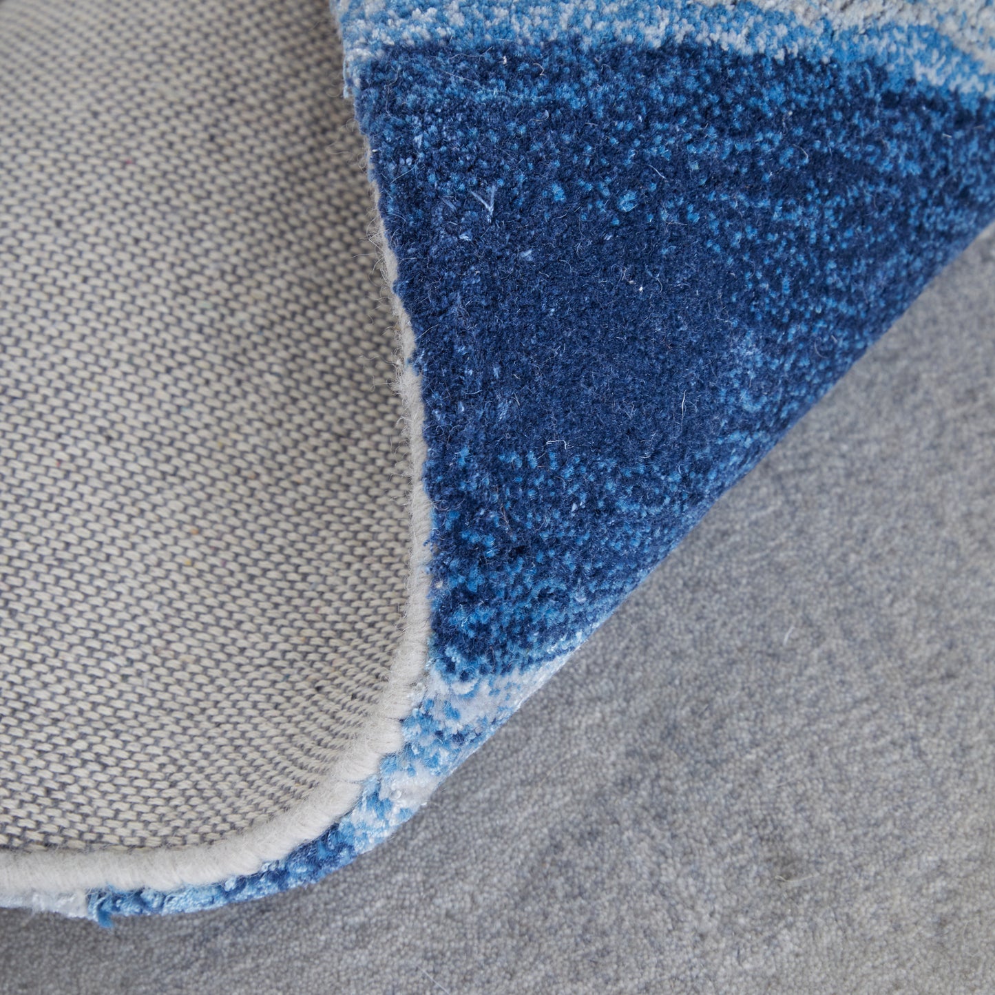 Kawai Modern/Global/Bohemian & Eclectic Blue/Gray Area Rug