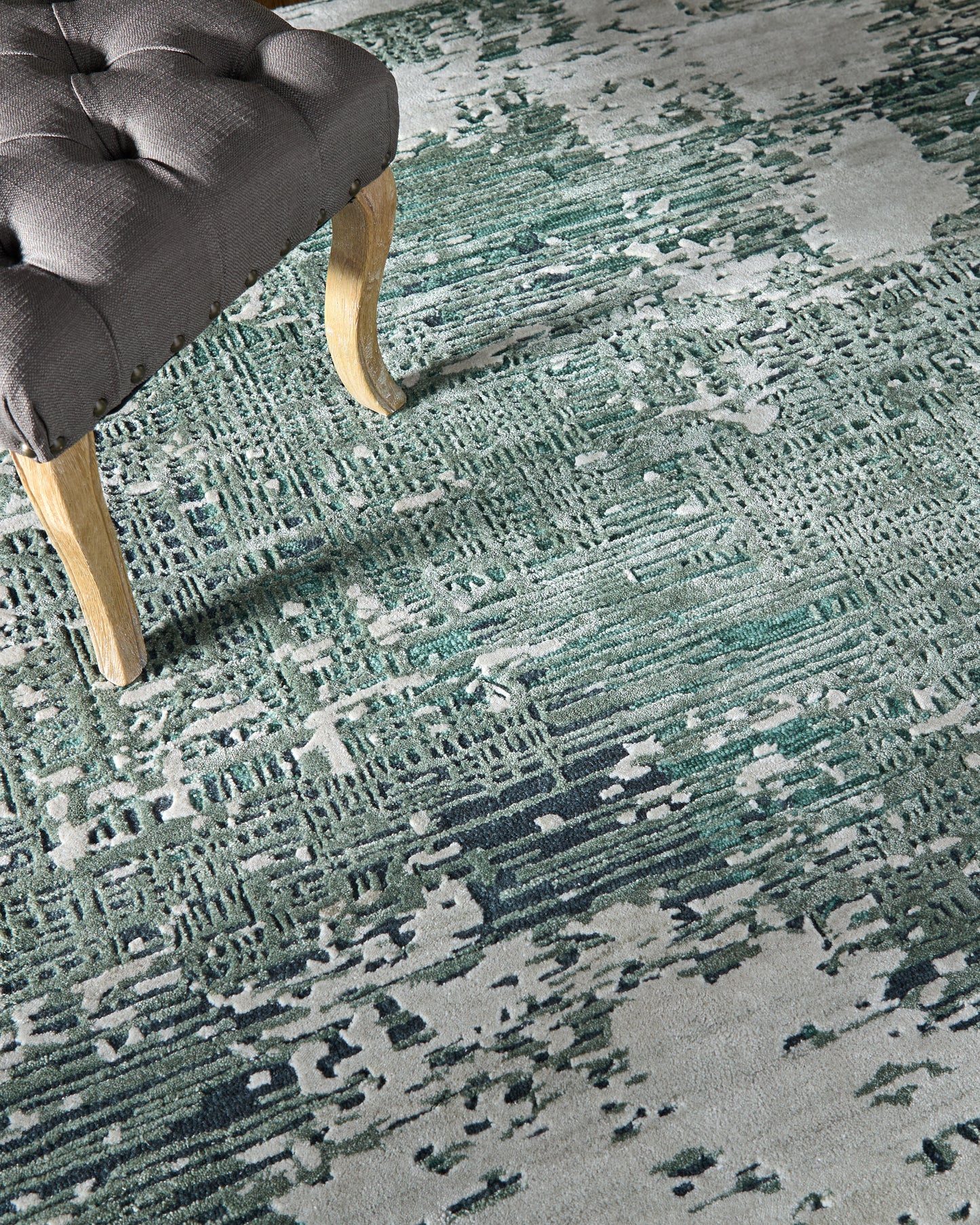 Zarah Modern/Bohemian & Eclectic Green/White Accent Rug