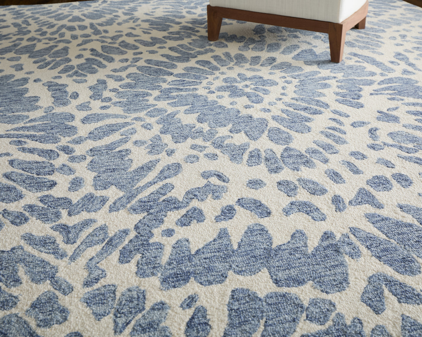 Wallace Modern/Bohemian & Eclectic Abstract/Floral & Botanical/Watercolor Blue/Ivory - Feizy Rug
