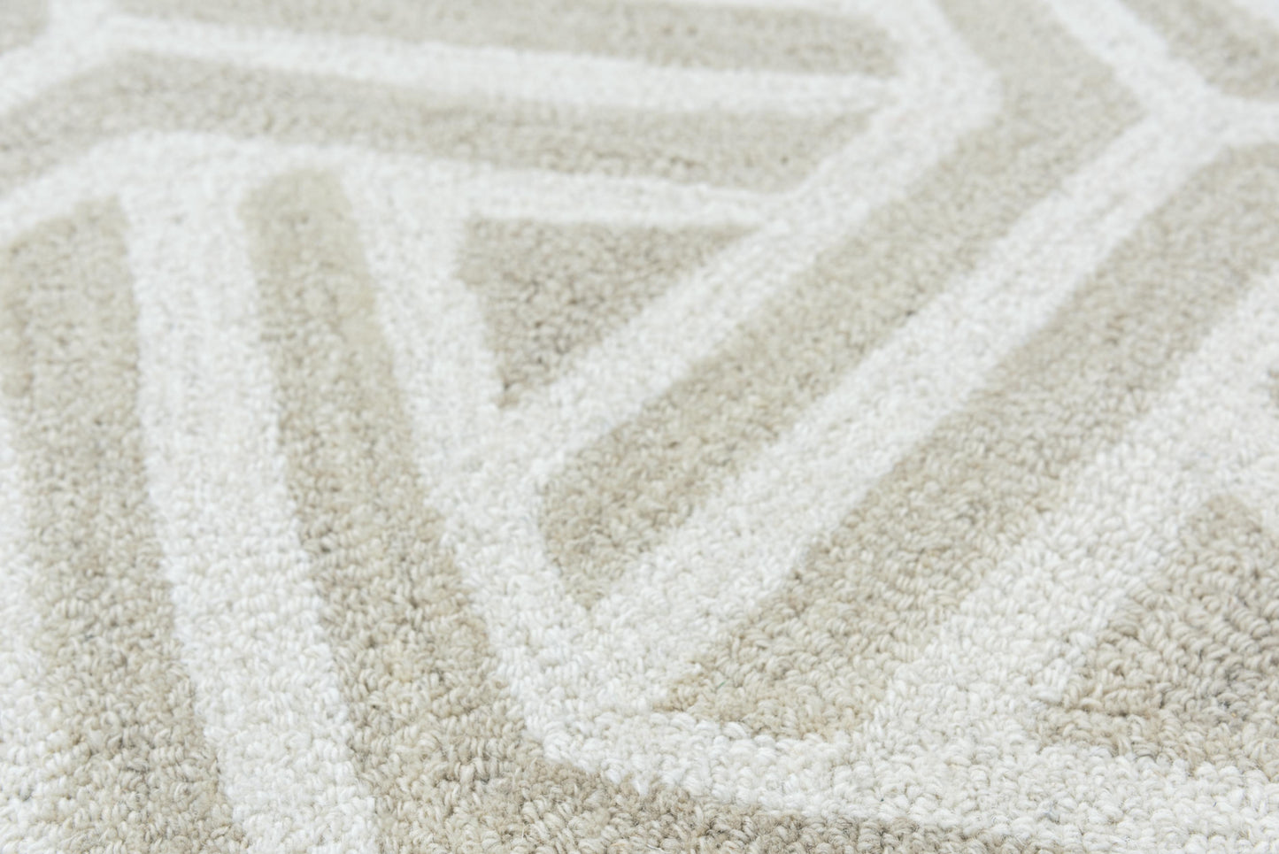 Ellis A04104 Ivory/Beige Hand-Tufted Rug - Rizzy