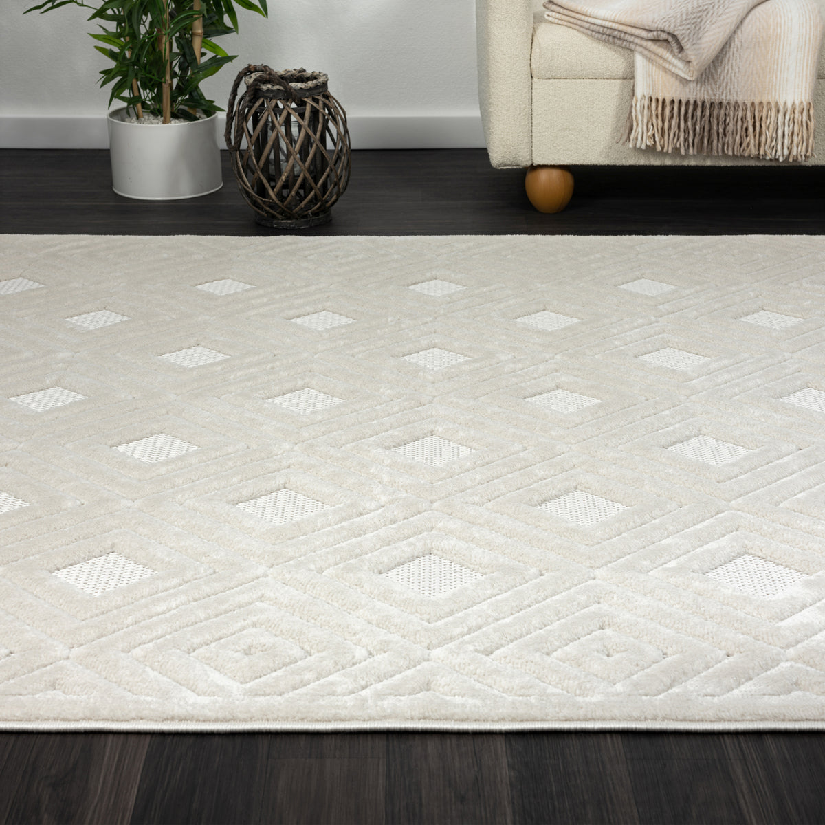 Atlas Ivory Modern Diamond Indoor/Outdoor Area Rug - side angle view