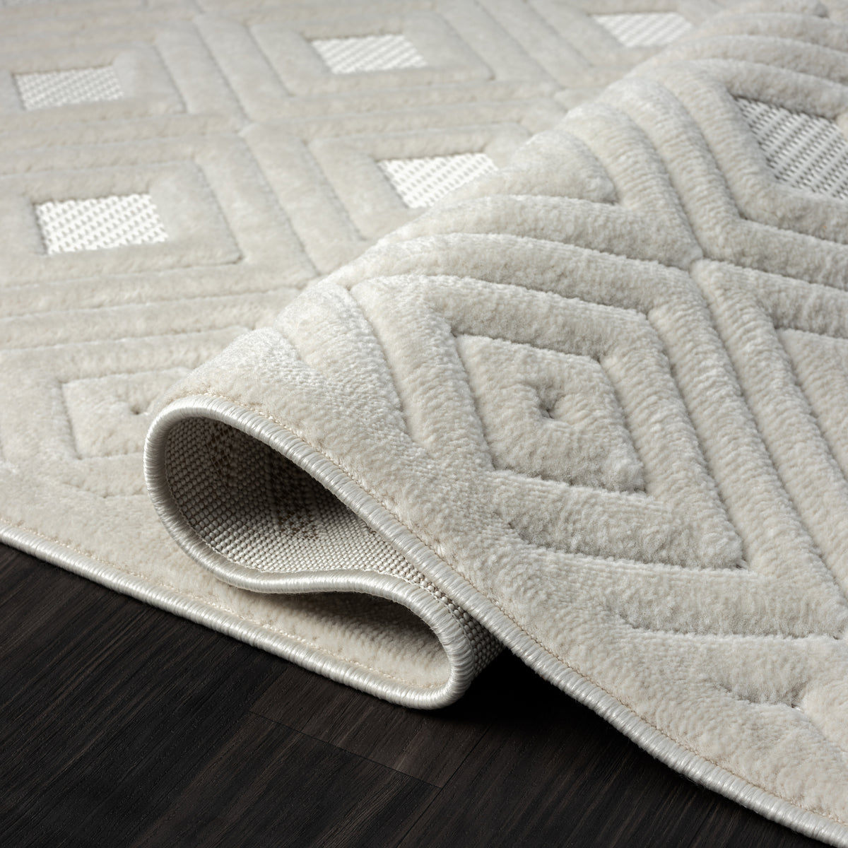 Atlas Ivory Modern Diamond Indoor/Outdoor Area Rug - close-up detail