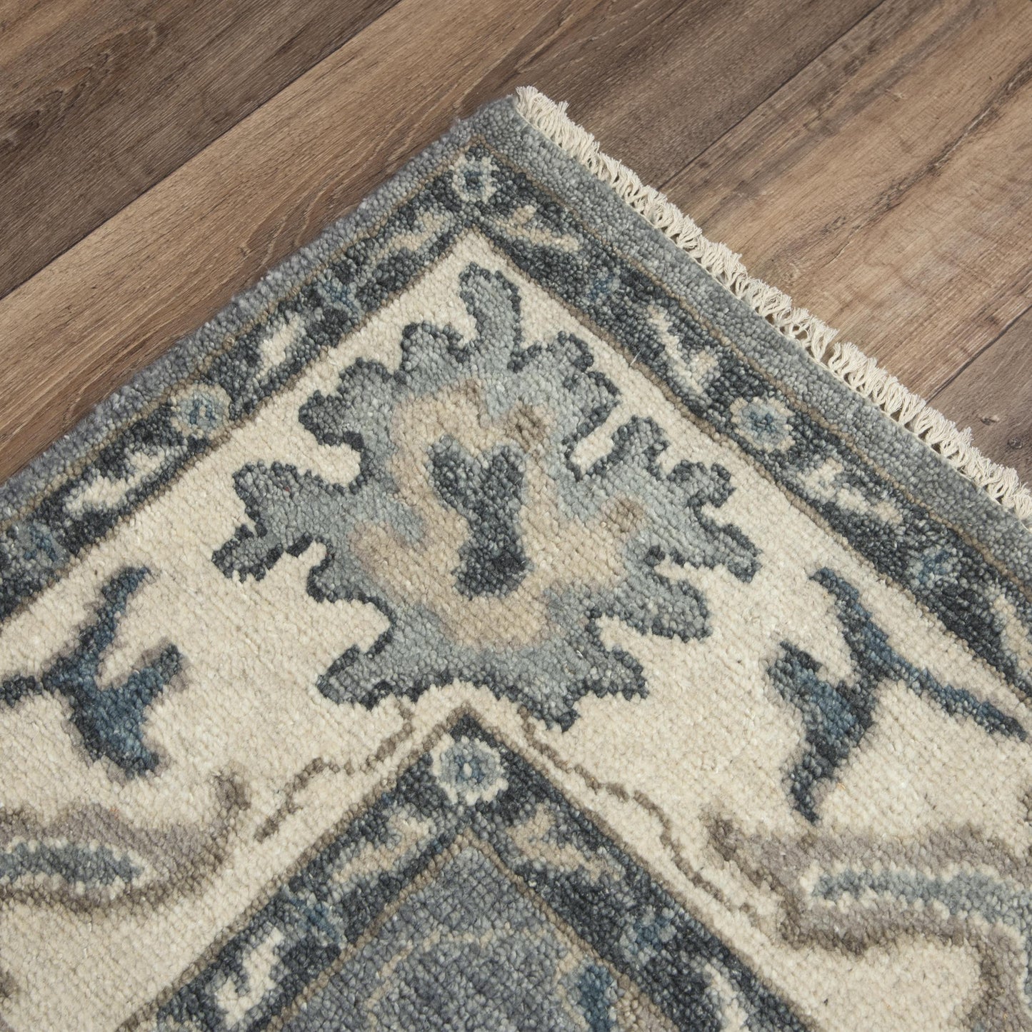 Ashton ATN918 Gray Hand Knotted Rug - Rizzy