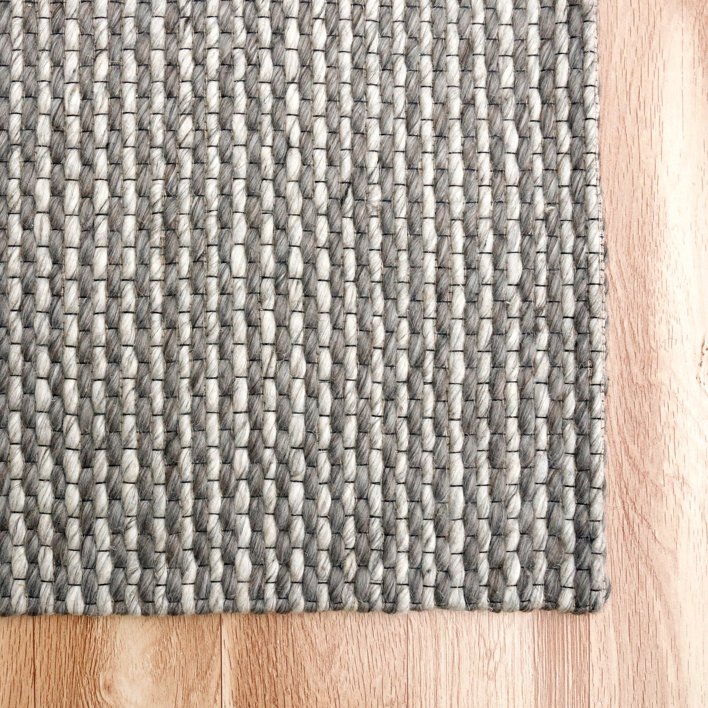 BERGN-03435 Transitional/Casual Hand-Woven Silver Natural Wool and Nylon Mix Indoor Area Rugs - LR Home