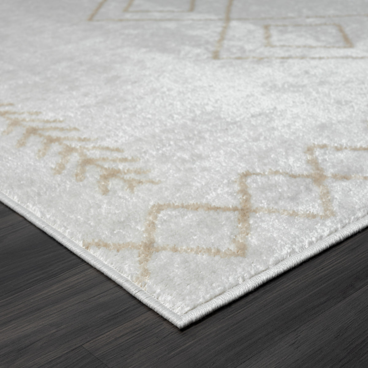 Evette Rios Calgary Transitional Diamond Indoor Area Rug, Cream - side angle view