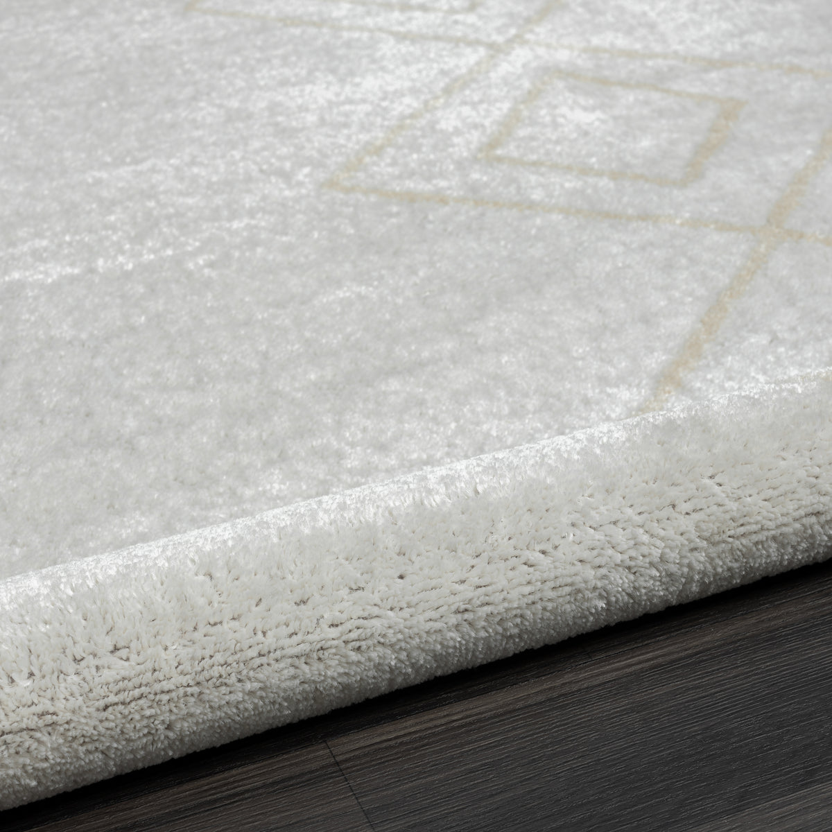 Evette Rios Calgary Transitional Diamond Indoor Area Rug, Cream - detail view