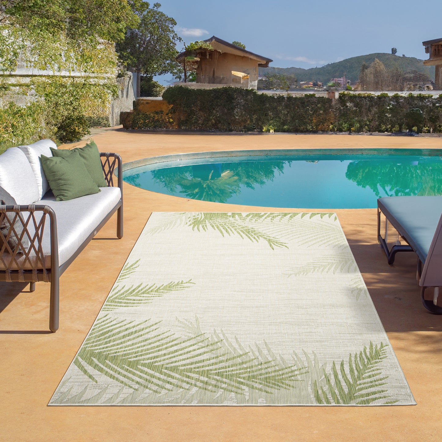 Captiva-81024 Tropical Power-Loomed Green Polypropylene Indoor/Outdoor Area Rug - LR Home