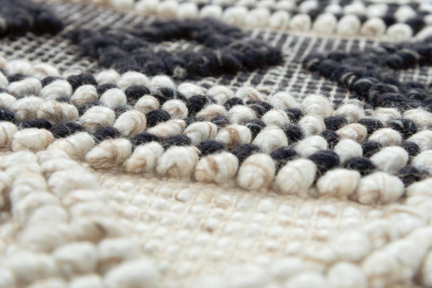 Capri CPI104 Beige/Navy Hand-Woven Rug - Rizzy
