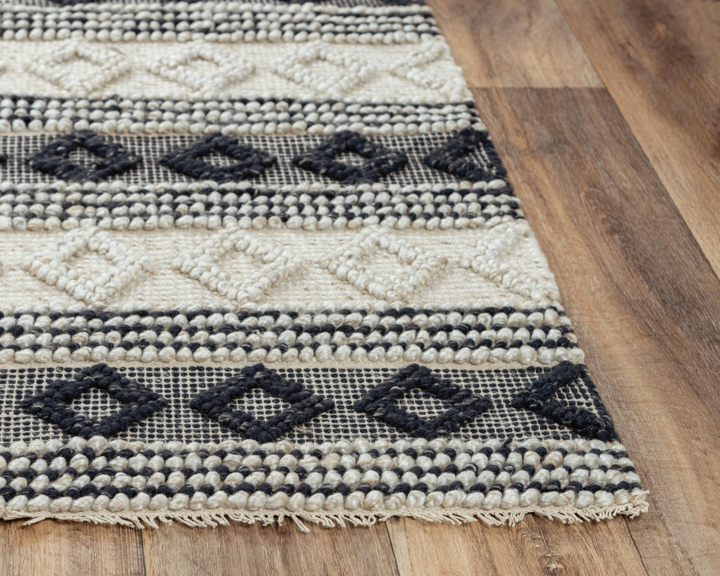 Capri CPI104 Beige/Navy Hand-Woven Rug - Rizzy