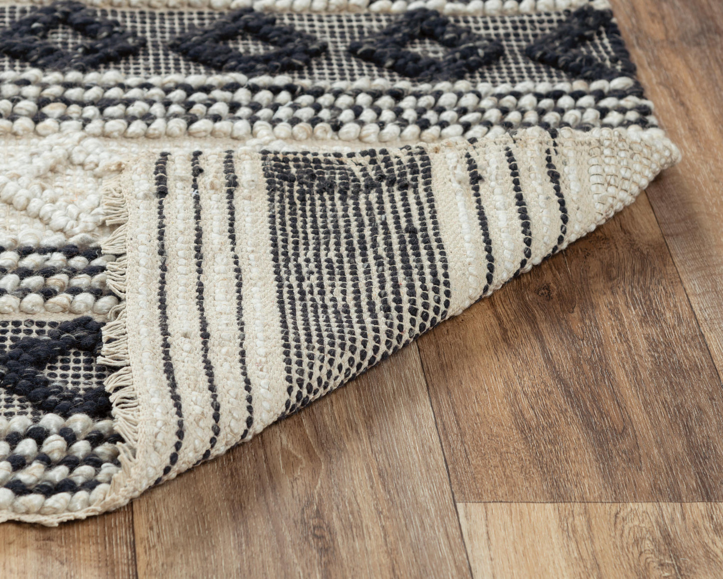 Capri CPI104 Beige/Navy Hand-Woven Rug - Rizzy