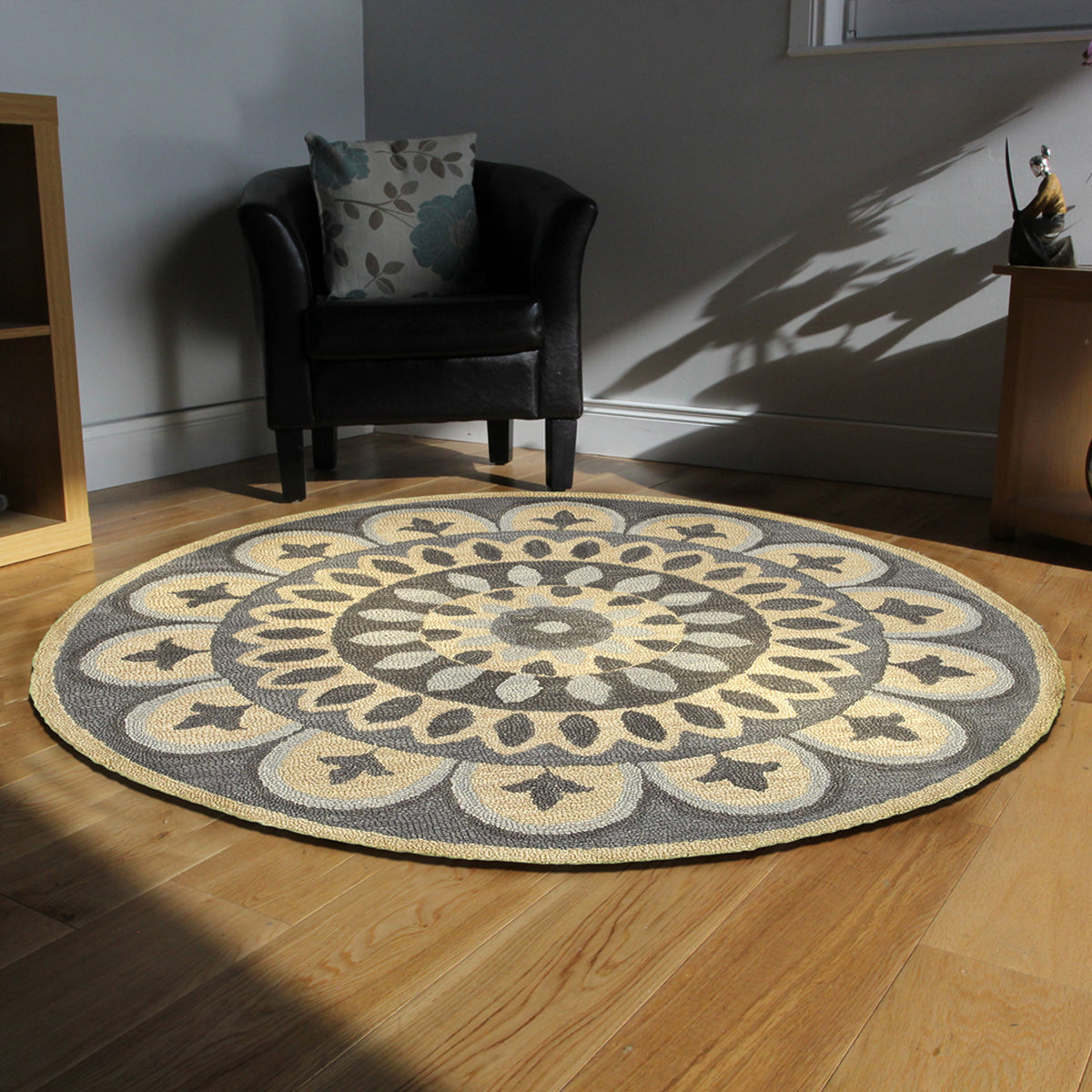 Gray/Ivory Contemporary Transitional Hand-Tufted Wool Indoor Round Rug - lifestyle view 3