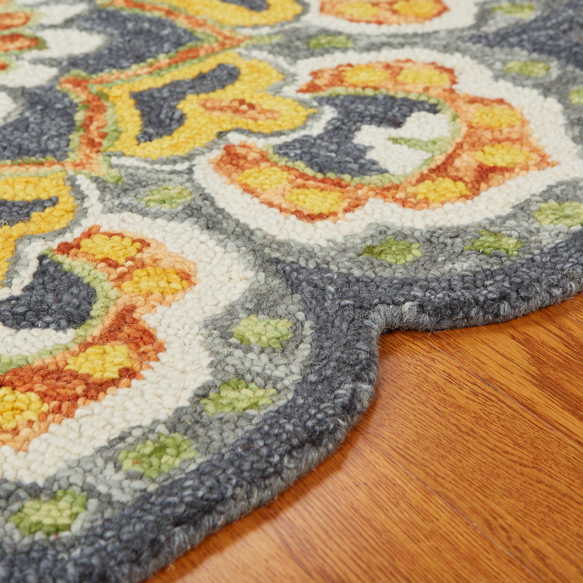 Gray/Yellow Classic Transitional Hand-Tufted Wool Indoor Round Rug - side angle view