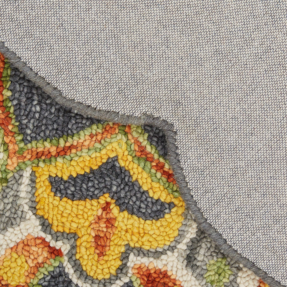 Gray/Yellow Classic Transitional Hand-Tufted Wool Indoor Round Rug - close-up detail