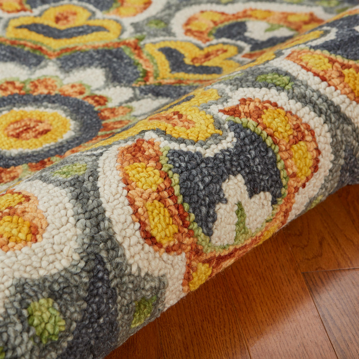 Gray/Yellow Classic Transitional Hand-Tufted Wool Indoor Round Rug - corner view