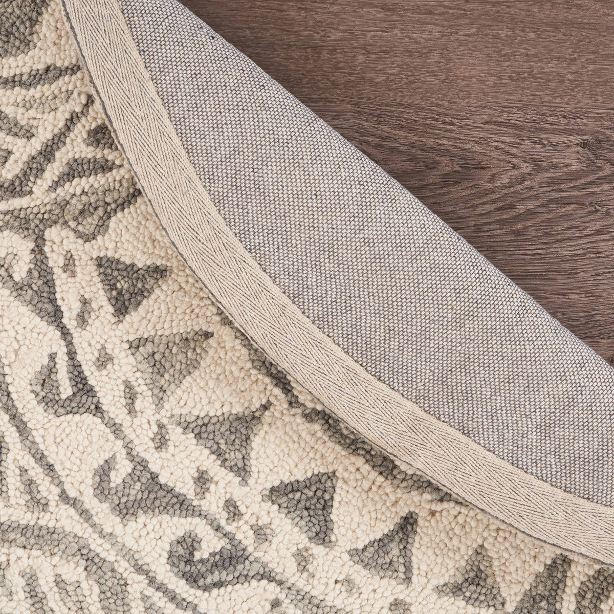 Gray/Cream Transitional Aztec Hand-Tufted Wool Indoor Round Rug - close-up detail