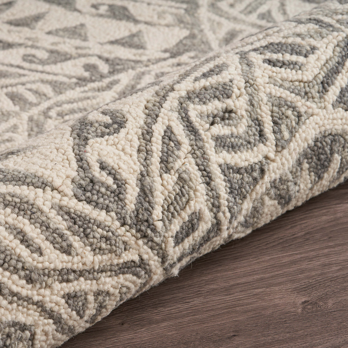 Gray/Cream Transitional Aztec Hand-Tufted Wool Indoor Round Rug - corner view