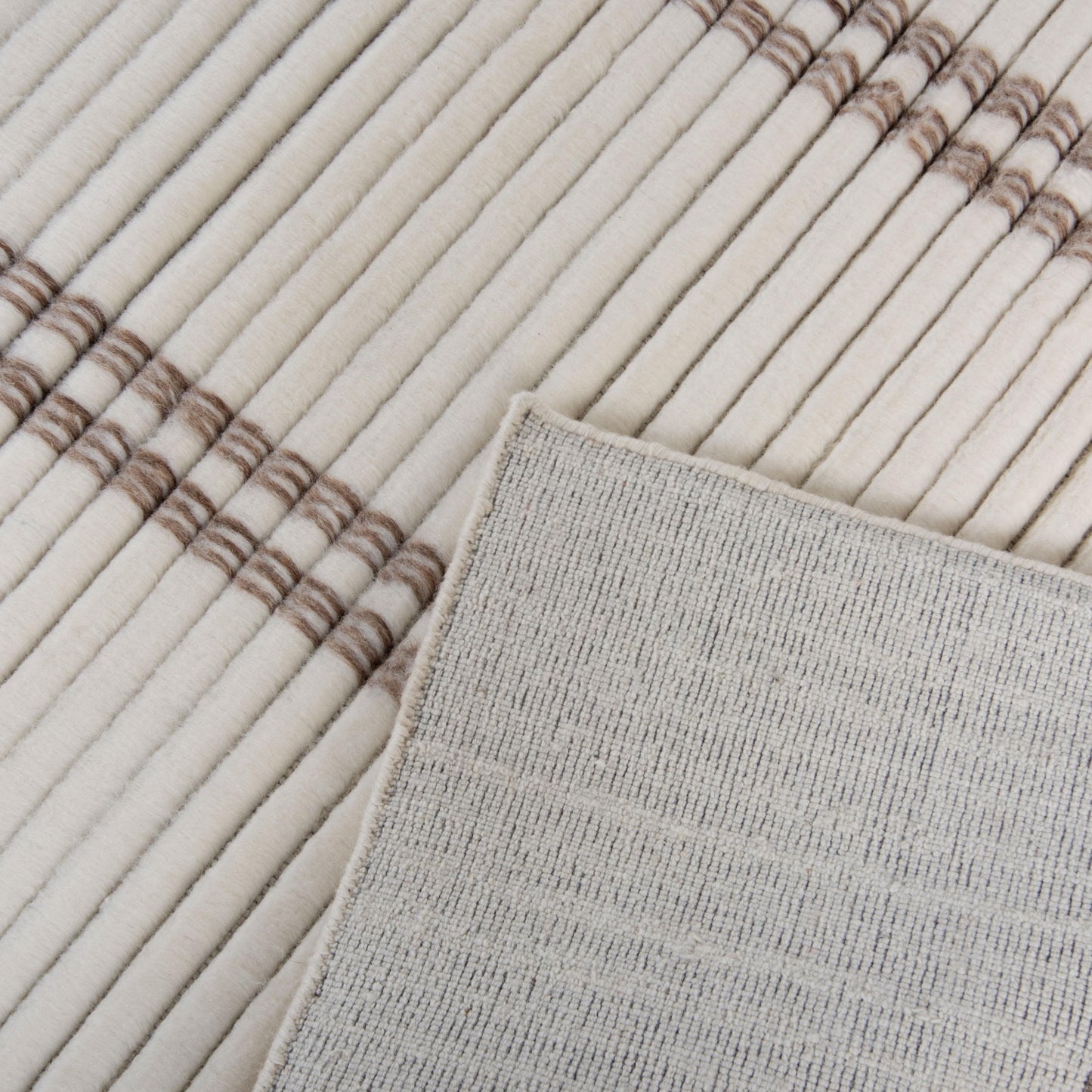 Dream DRM243 Ivory/Brown Hand Loomed Rug - Rizzy