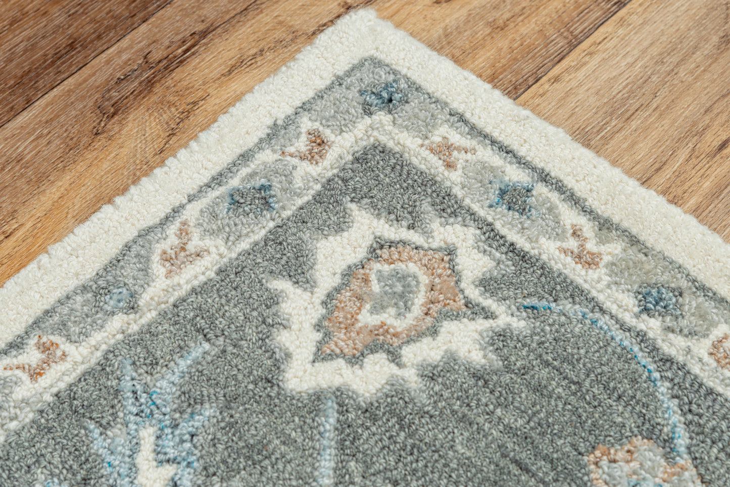 Essence ESS101 Ivory/Gray Hand-Tufted Rug - Rizzy