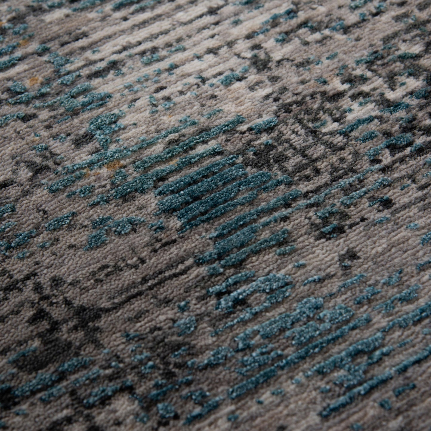 Intrigue ITG144 Gray Hybrid Rug - Rizzy