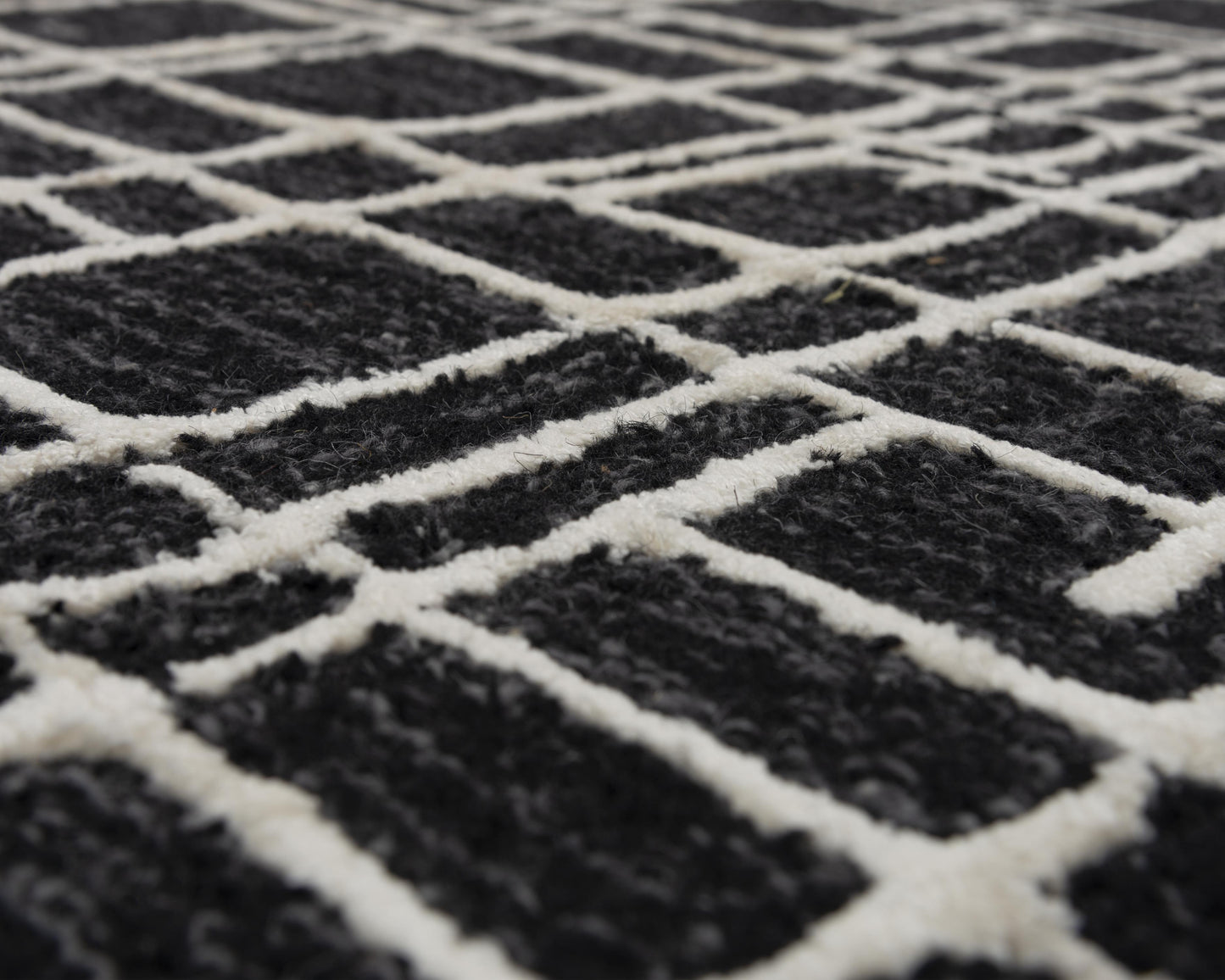 Jazz JZZ976 Black Hand-Tufted Rug - Rizzy